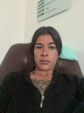 Snapshot of daniigarcia chatting on April 13, 1:37 pm daniigarcia online show from April 13, 1:37 pm