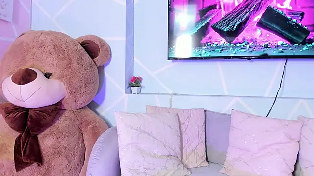 lila noa online show from November 22, 7:46 pm