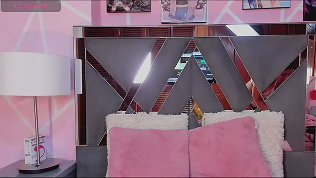 lila noa online show from September 17, 7:38 pm