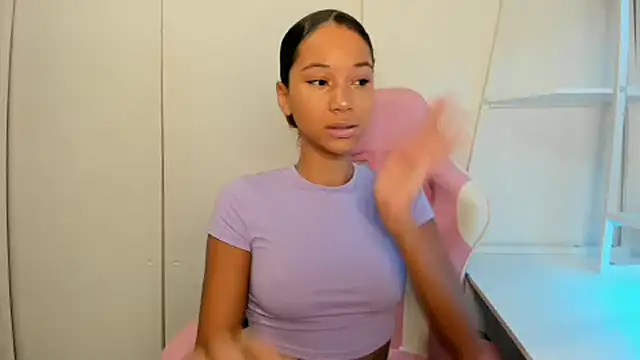 Snapshot of cedaya444 chatting on December 27, 1:43 am cedaya444 online show from December 27, 1:43 am