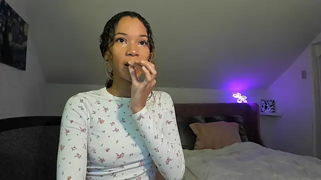 Snapshot of cedaya444 chatting on December 4, 9:23 am cedaya444 online show from December 4, 9:23 am