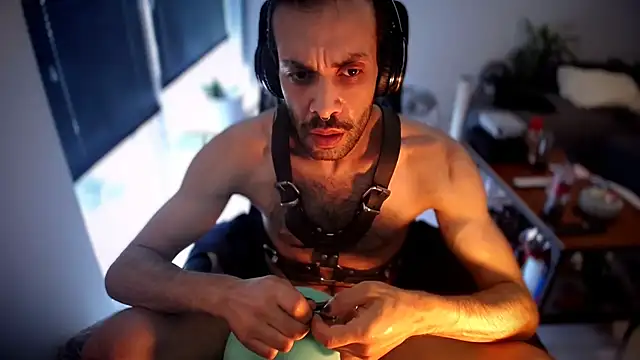 P4RtYBOII92 online show from October 12, 9:32 am