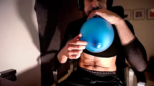 P4RtYBOII92 online show from October 18, 12:01 am
