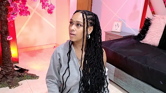 Elith noa online show from November 18, 7:28 pm