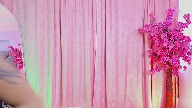 Elith noa online show from January 14, 7:28 pm