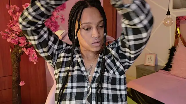 Elith noa online show from October 3, 7:26 pm