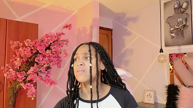 Elith noa online show from September 25, 7:31 pm