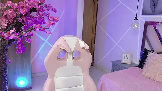 Elith noa online show from December 18, 7:50 pm