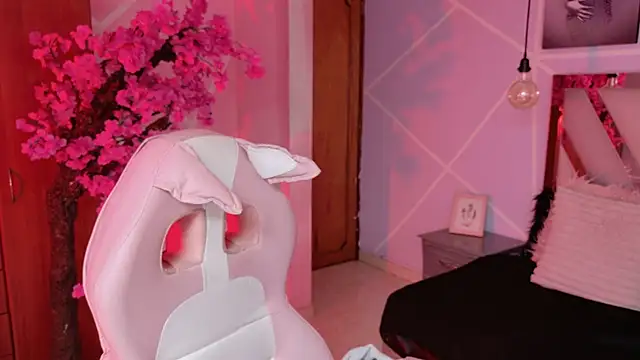 Elith noa online show from October 11, 7:26 pm