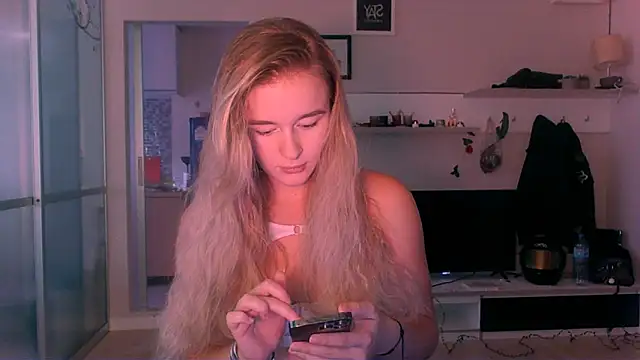 Eva Jaya online show from September 18, 5:10 am