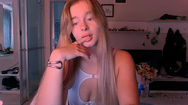 Eva Jaya online show from September 29, 5:25 am