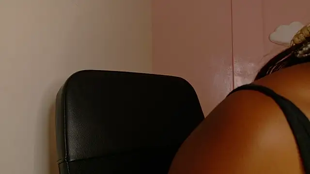 Snapshot of briannajackson_ chatting on December 3, 7:35 pm briannajackson online show from December 3, 7:35 pm