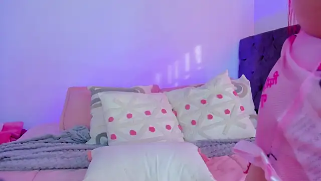 shaina vasquez online show from April 16, 9:39 pm