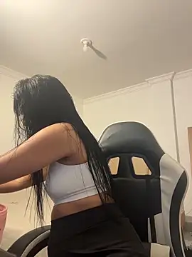  miaquevedo  online show from May 5, 2:09 pm