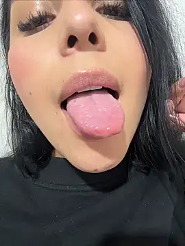  miaquevedo  online show from June 3, 8:13 pm