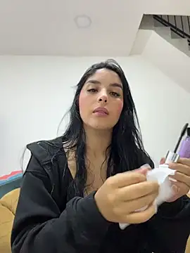  miaquevedo  online show from April 13, 12:31 pm