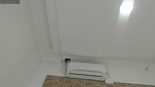 EmilyThompson1 online show from March 20, 8:29 pm