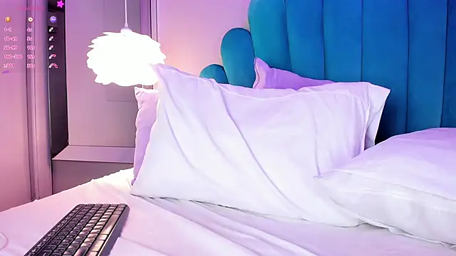 CaitlynCouper online show from March 6, 1:48 am
