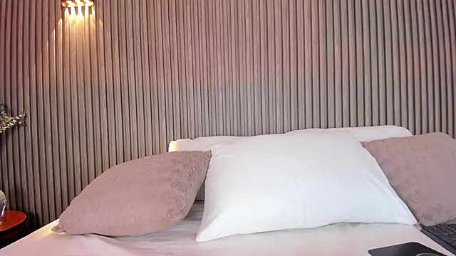 CaitlynCouper online show from February 28, 11:43 am