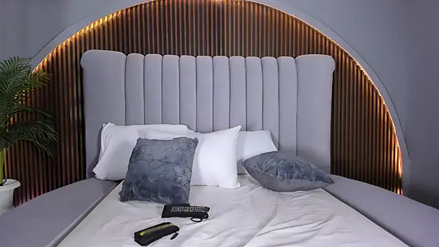 Snapshot of CaitlynCouper chatting on November 29, 11:54 am CaitlynCouper online show from November 29, 11:54 am