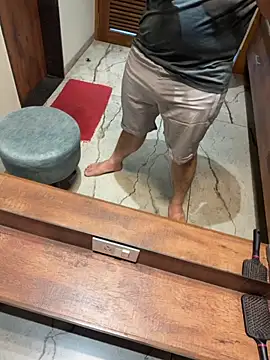 Snapshot of versatile_guy01 chatting on February 9, 10:02 am versatile guy01 online show from February 9, 10:02 am