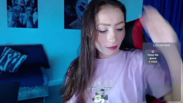 Sara-Guzman1 online show from April 15, 1:33 am