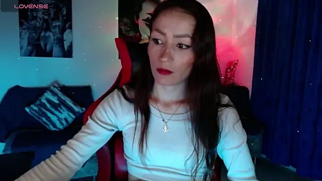 Sara-Guzman1 online show from March 24, 5:40 am