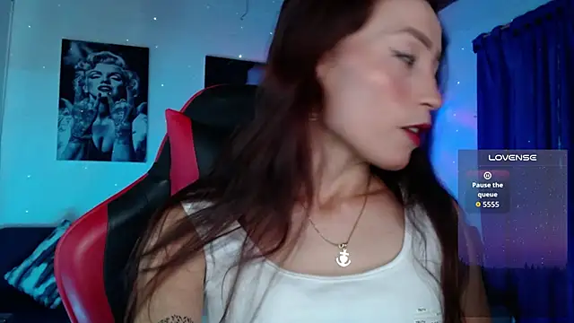 Sara-Guzman1 online show from March 13, 3:44 am