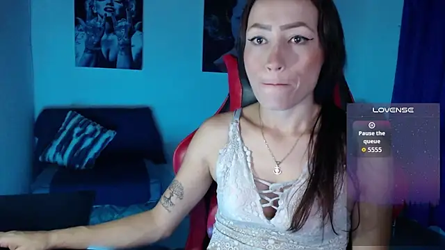 Sara-Guzman1 online show from April 17, 3:42 am