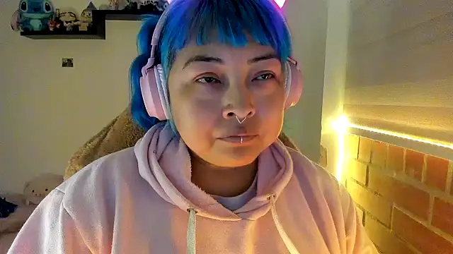 Shaddycute  online show from December 22, 1:06 am