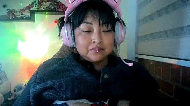 Shaddycute  online show from March 24, 12:43 am