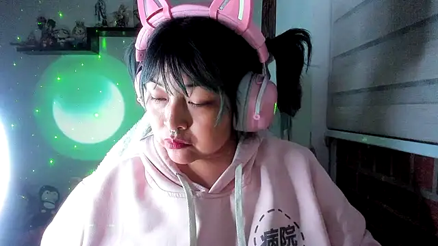 Shaddycute  online show from June 22, 3:25 am