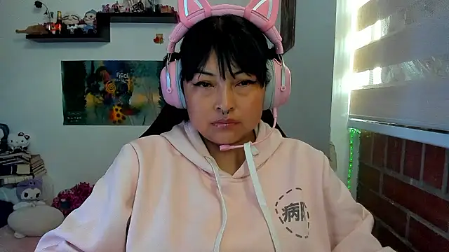 Shaddycute  online show from March 14, 2:45 pm