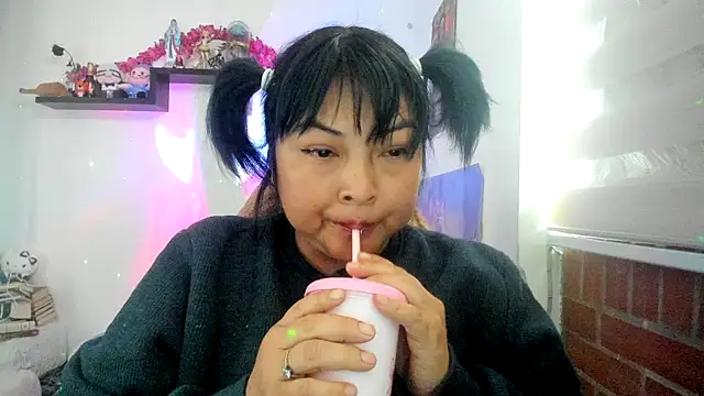 Shaddycute  online show from March 24, 3:45 pm