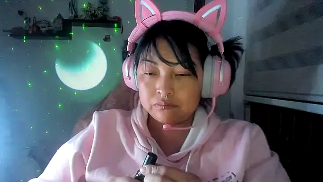 Shaddycute  online show from April 15, 3:34 am