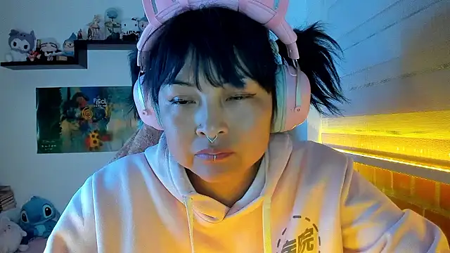 Shaddycute  online show from February 24, 12:22 am