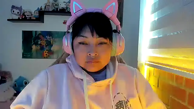 Shaddycute  online show from February 24, 1:34 pm