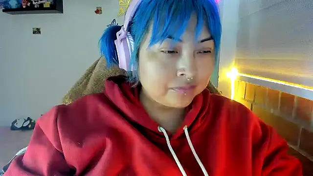 Shaddycute  online show from December 3, 12:44 am