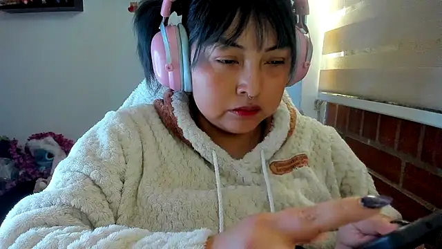 Shaddycute  online show from June 11, 4:15 pm