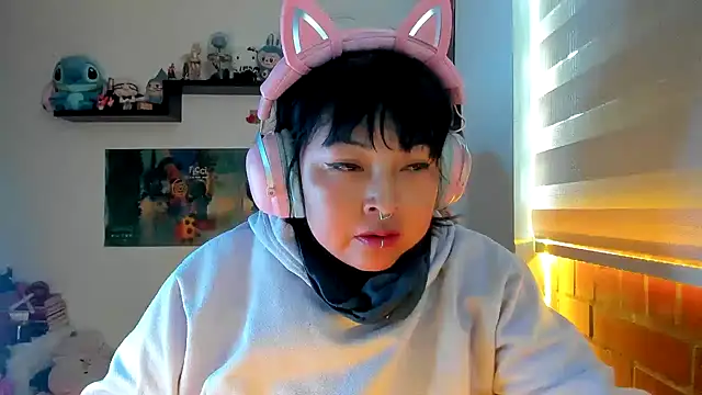 Shaddycute  online show from February 20, 6:10 pm