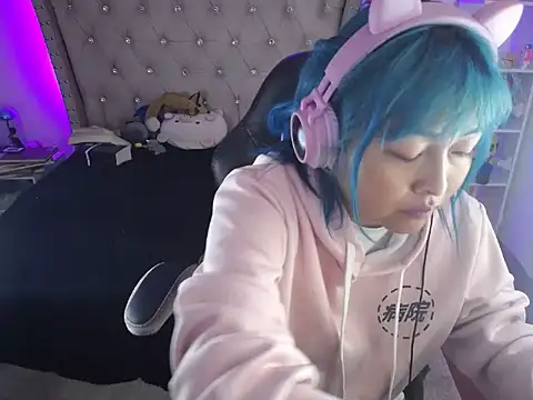 Shaddycute  online show from February 15, 10:00 pm