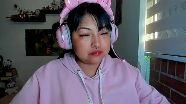 Shaddycute  online show from March 10, 1:26 pm