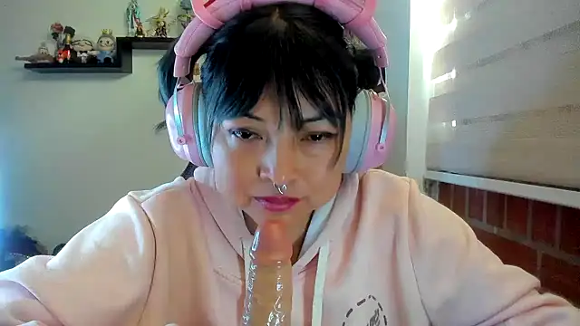 Shaddycute  online show from June 21, 1:39 pm