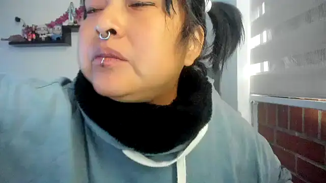 Shaddycute  online show from March 23, 12:38 pm