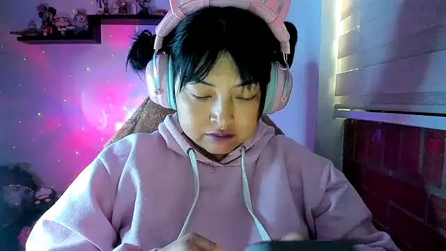 Shaddycute  online show from July 1, 10:48 am