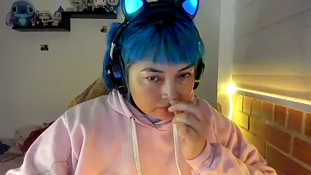 Shaddycute  online show from December 21, 12:57 am