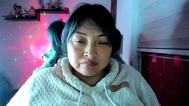 Shaddycute  online show from May 19, 1:56 am