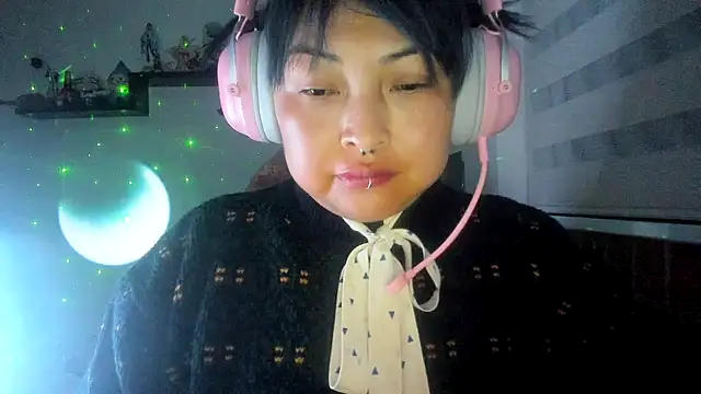 Shaddycute  online show from April 10, 1:56 am