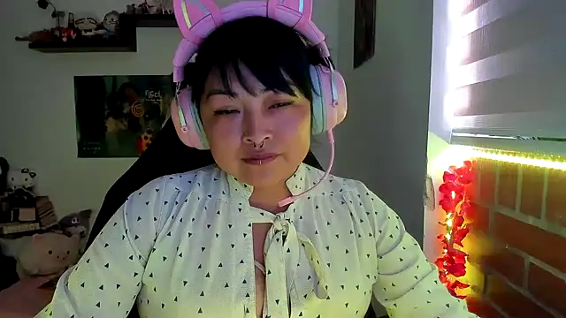 Shaddycute  online show from March 6, 8:04 pm