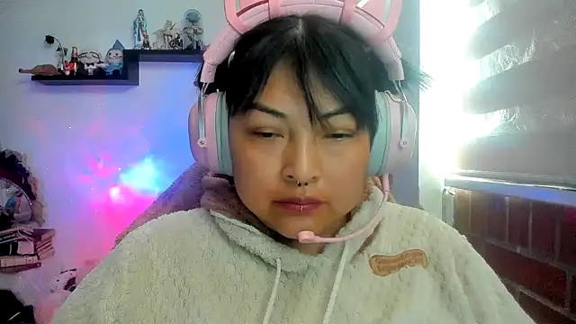 Shaddycute  online show from April 10, 6:37 pm